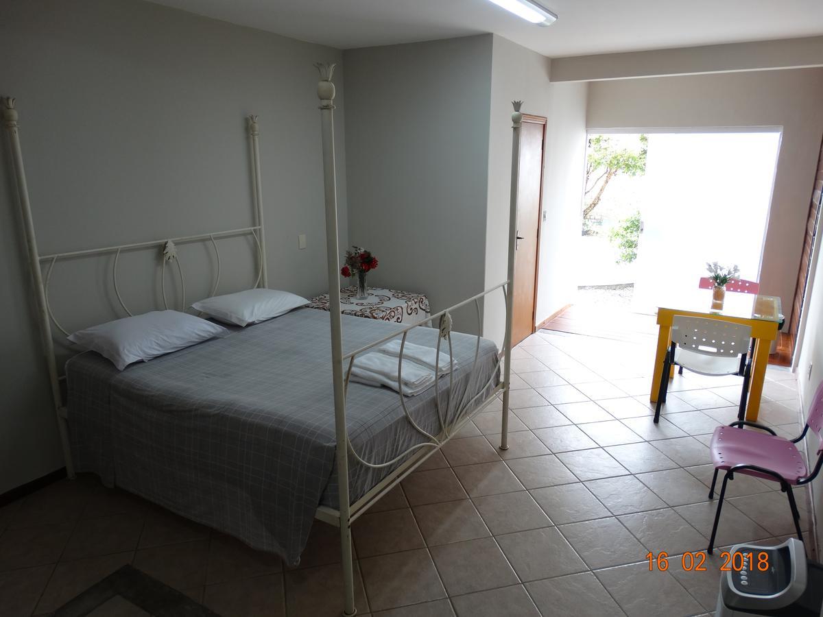 Pousada Casa Verde - Quartos Individuais - Smart Tv 32 - E Banheiro Privativo Apartman Itajaí Kültér fotó
