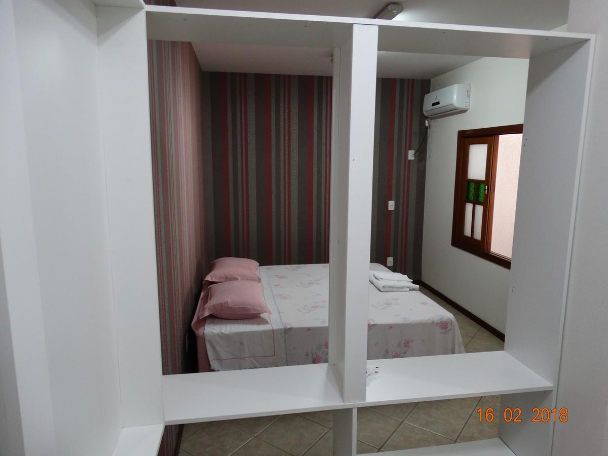 Pousada Casa Verde - Quartos Individuais - Smart Tv 32 - E Banheiro Privativo Apartman Itajaí Kültér fotó